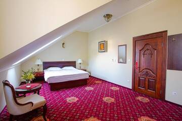 Фото номера Улучшенный двухместный номер с 1 кроватью Отель Hotel Róża г. Kamieniec Wrocławski 4